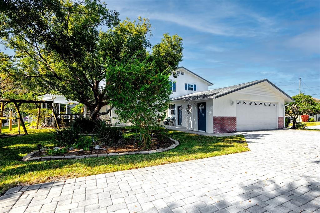 En Venta: $724,900 (4 camas, 3 baños, 2564 Pies cuadrados)