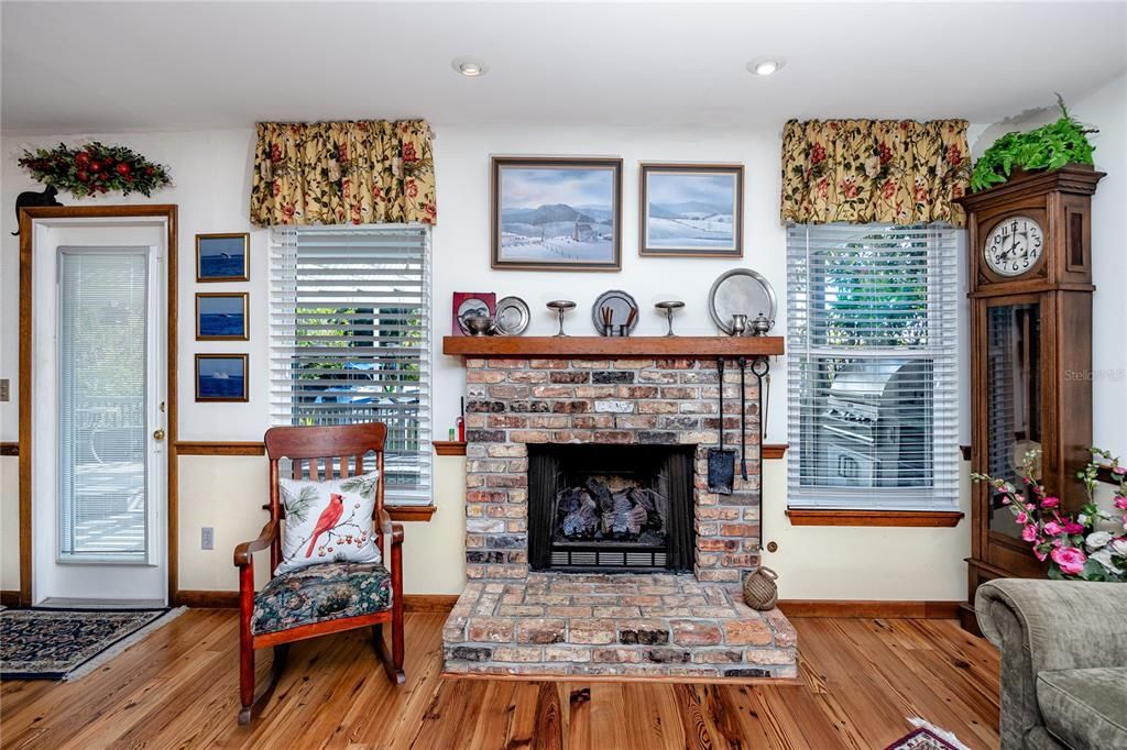 En Venta: $724,900 (4 camas, 3 baños, 2564 Pies cuadrados)