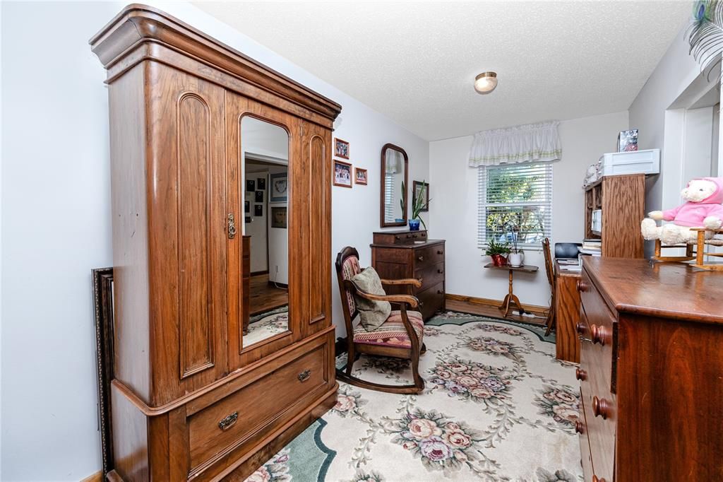 En Venta: $724,900 (4 camas, 3 baños, 2564 Pies cuadrados)