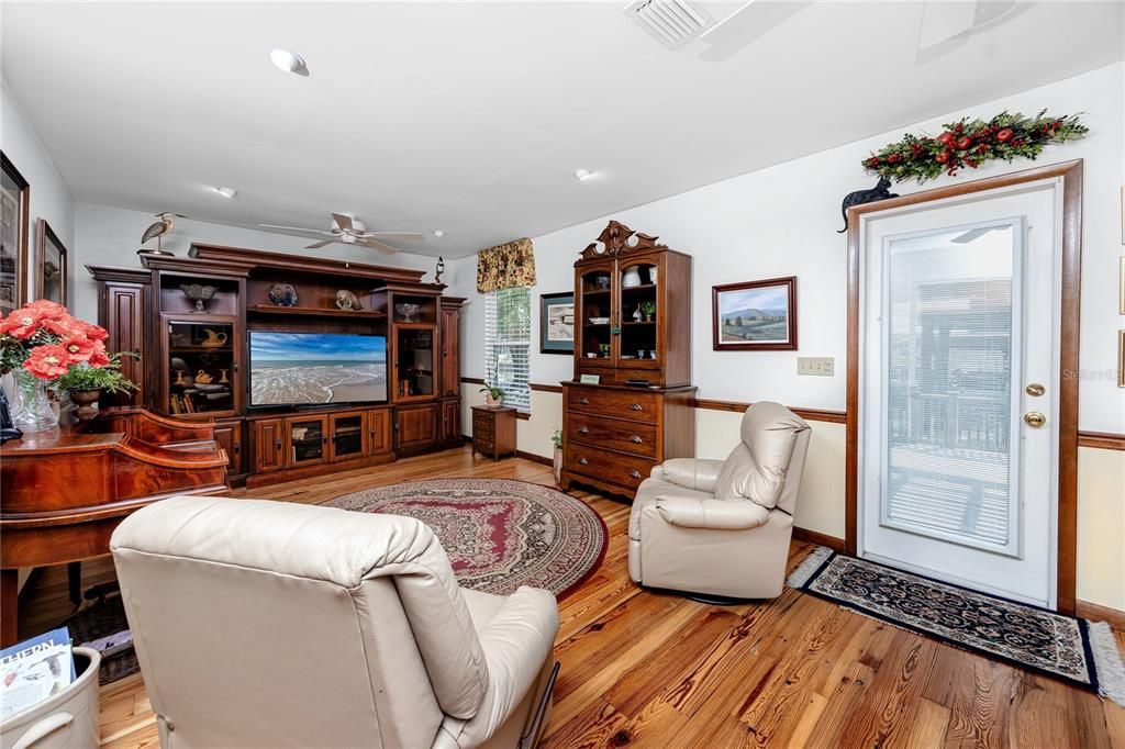 En Venta: $724,900 (4 camas, 3 baños, 2564 Pies cuadrados)