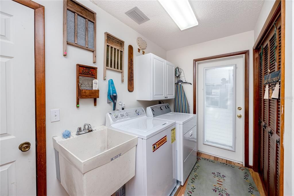 En Venta: $724,900 (4 camas, 3 baños, 2564 Pies cuadrados)