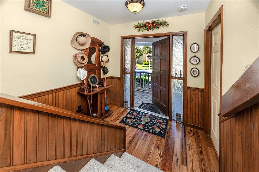 En Venta: $724,900 (4 camas, 3 baños, 2564 Pies cuadrados)