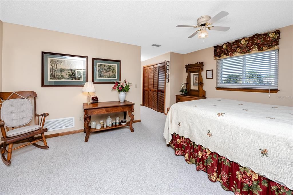 En Venta: $724,900 (4 camas, 3 baños, 2564 Pies cuadrados)