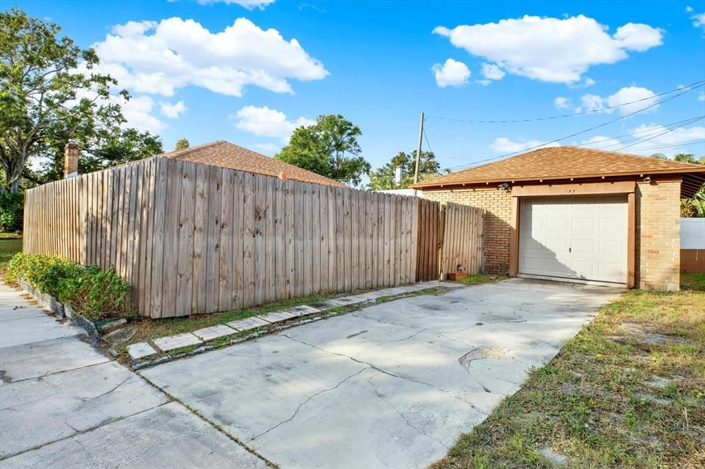 合同活跃: $480,000 (3 贝兹, 1 浴室, 1300 平方英尺)