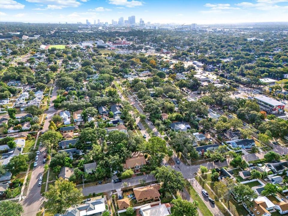 合同活跃: $480,000 (3 贝兹, 1 浴室, 1300 平方英尺)