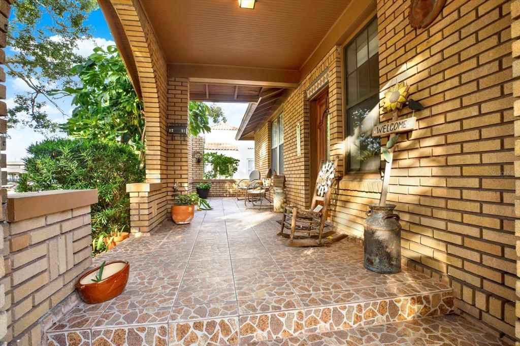 合同活跃: $480,000 (3 贝兹, 1 浴室, 1300 平方英尺)