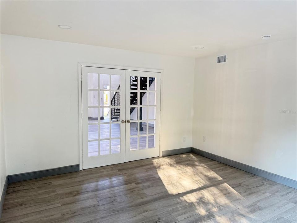 For Sale: $850,000 (3 beds, 3 baths, 1877 Square Feet)