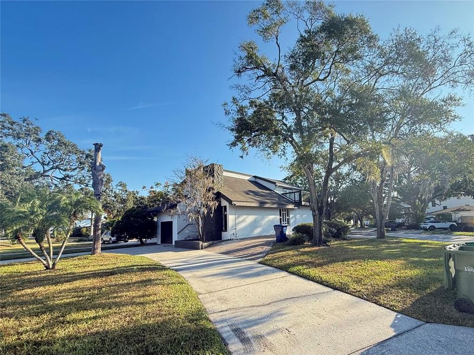 For Sale: $850,000 (3 beds, 3 baths, 1877 Square Feet)