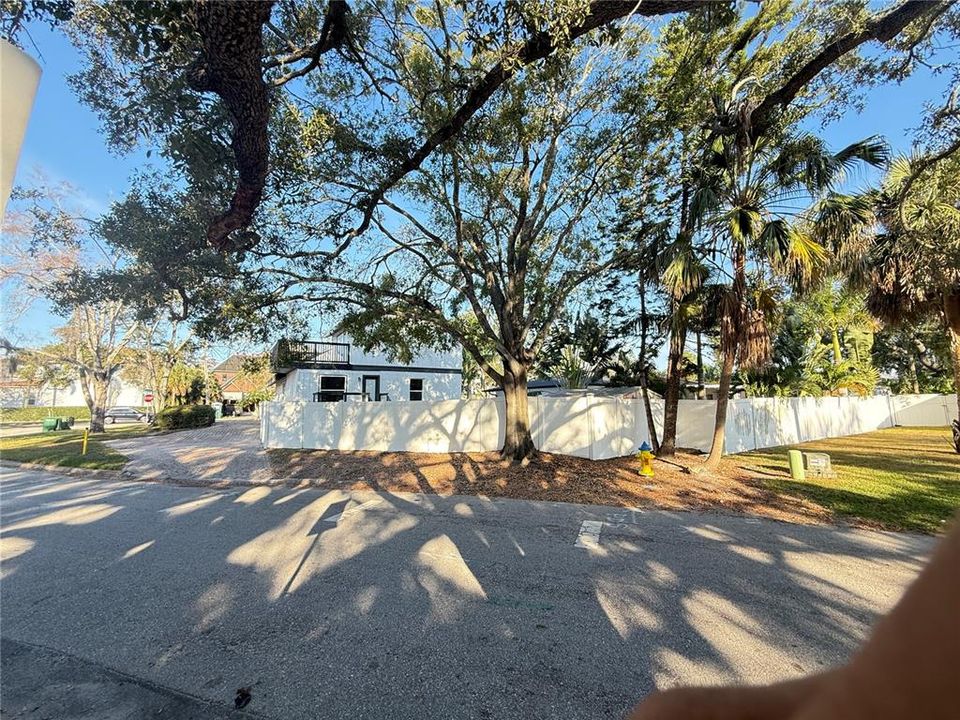 For Sale: $850,000 (3 beds, 3 baths, 1877 Square Feet)