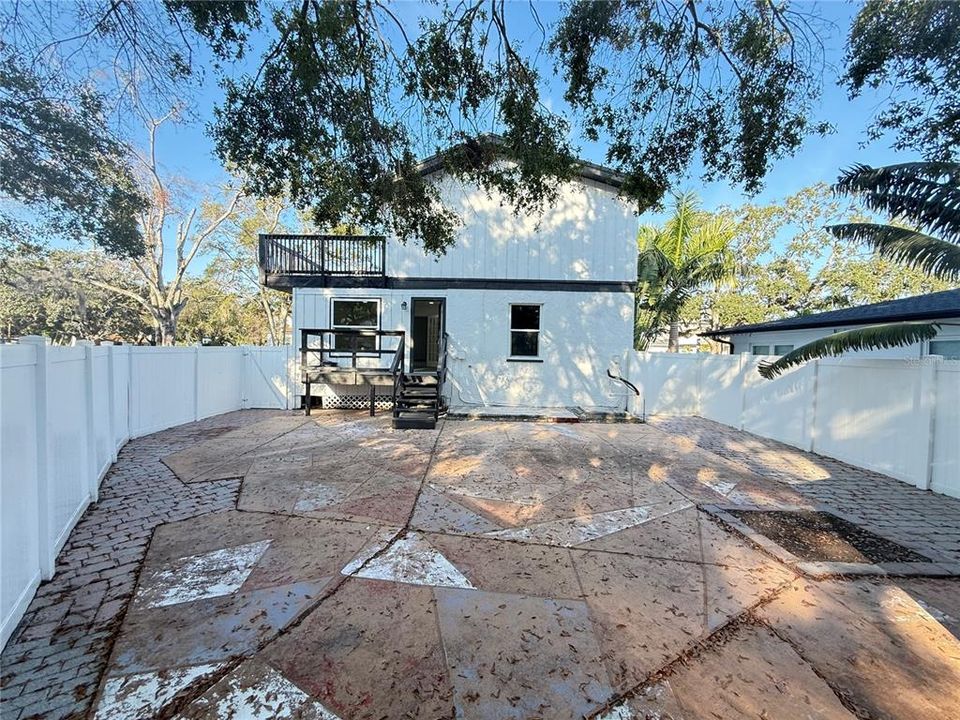 For Sale: $850,000 (3 beds, 3 baths, 1877 Square Feet)