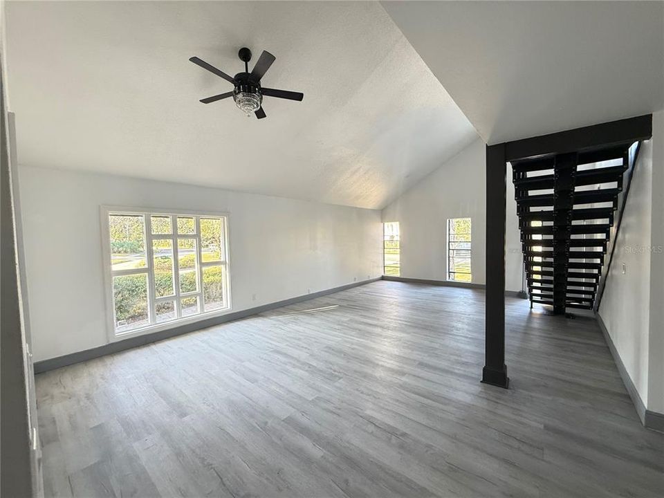 For Sale: $850,000 (3 beds, 3 baths, 1877 Square Feet)