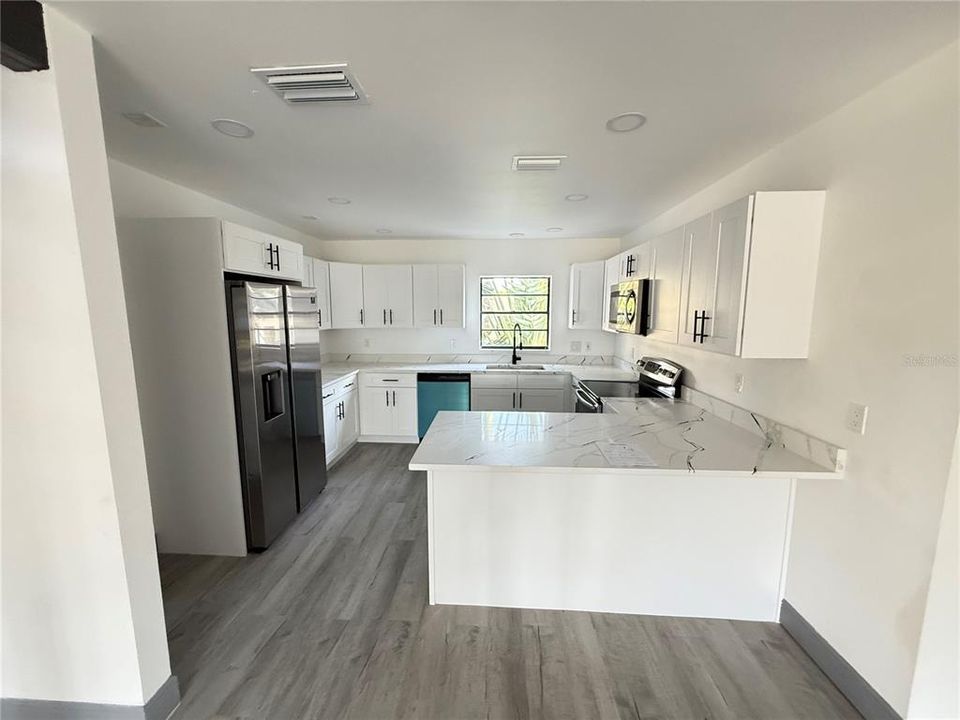 For Sale: $850,000 (3 beds, 3 baths, 1877 Square Feet)