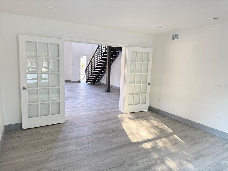 For Sale: $850,000 (3 beds, 3 baths, 1877 Square Feet)