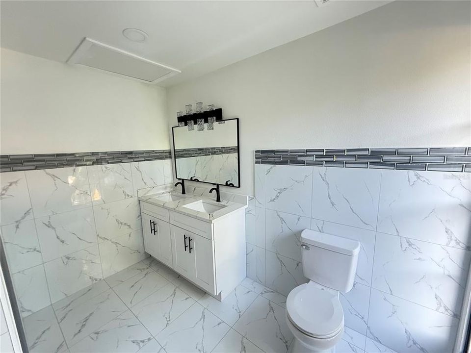 For Sale: $850,000 (3 beds, 3 baths, 1877 Square Feet)