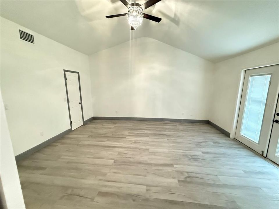 For Sale: $850,000 (3 beds, 3 baths, 1877 Square Feet)