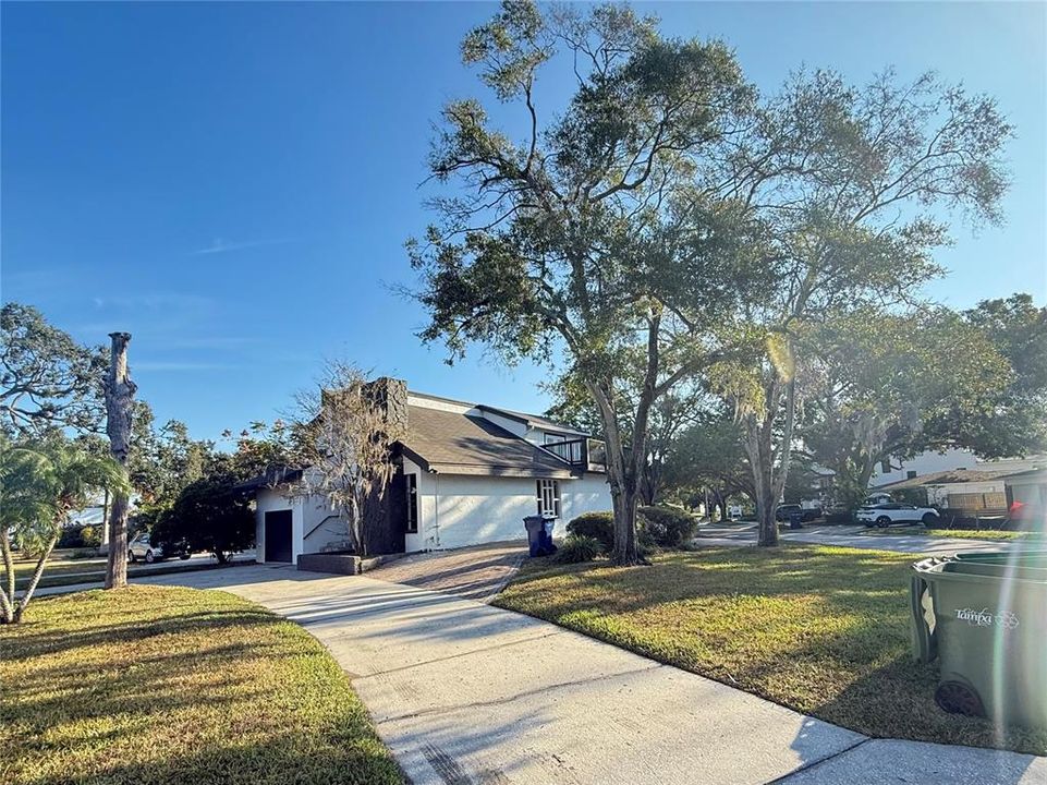 For Sale: $850,000 (3 beds, 3 baths, 1877 Square Feet)