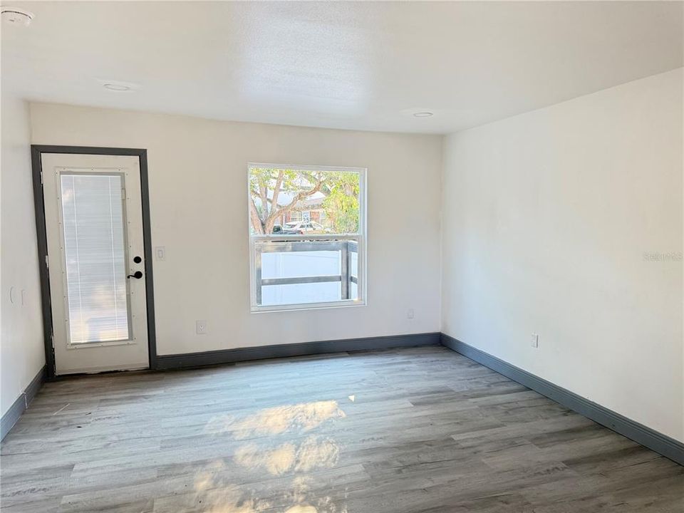 For Sale: $850,000 (3 beds, 3 baths, 1877 Square Feet)