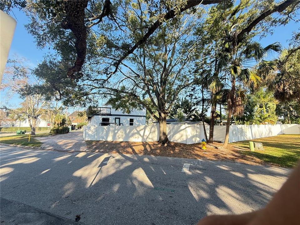 For Sale: $850,000 (3 beds, 3 baths, 1877 Square Feet)