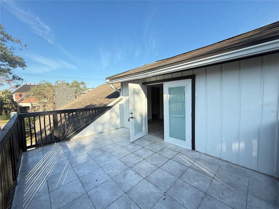 For Sale: $850,000 (3 beds, 3 baths, 1877 Square Feet)