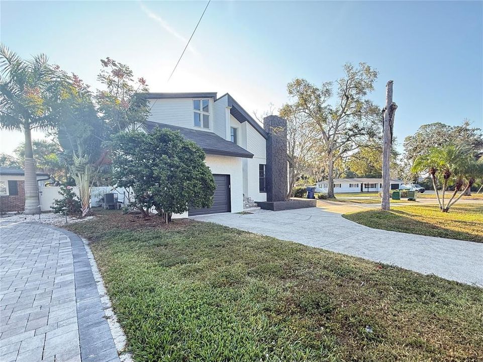For Sale: $850,000 (3 beds, 3 baths, 1877 Square Feet)