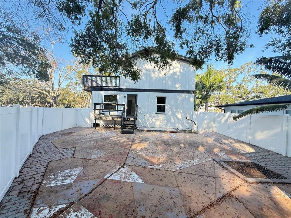 For Sale: $850,000 (3 beds, 3 baths, 1877 Square Feet)