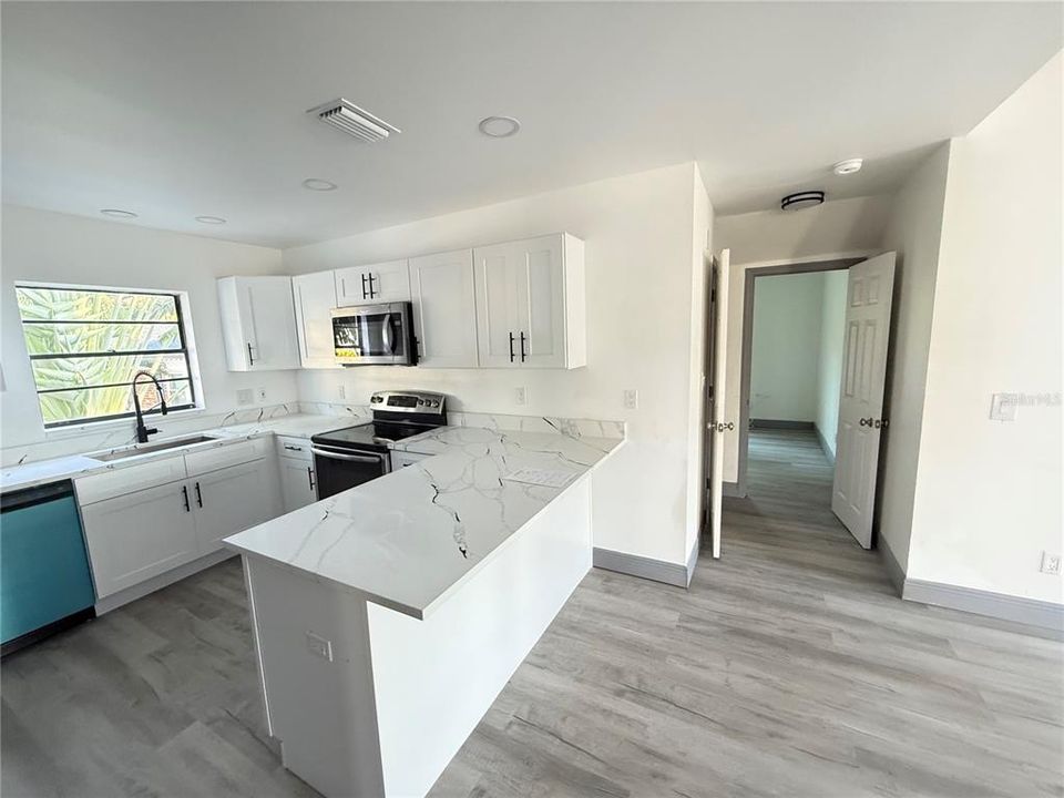 For Sale: $850,000 (3 beds, 3 baths, 1877 Square Feet)