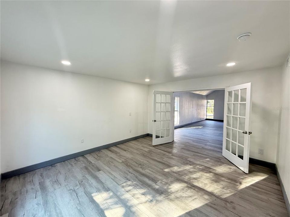 For Sale: $850,000 (3 beds, 3 baths, 1877 Square Feet)