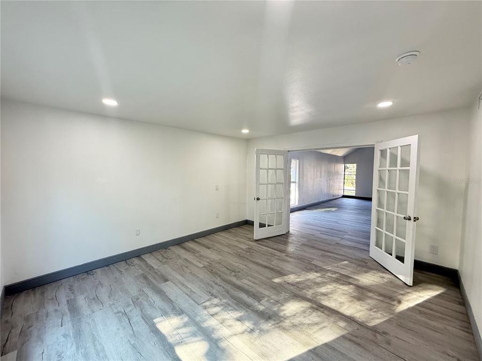 For Sale: $850,000 (3 beds, 3 baths, 1877 Square Feet)