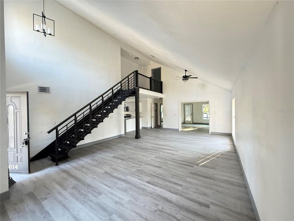 For Sale: $850,000 (3 beds, 3 baths, 1877 Square Feet)