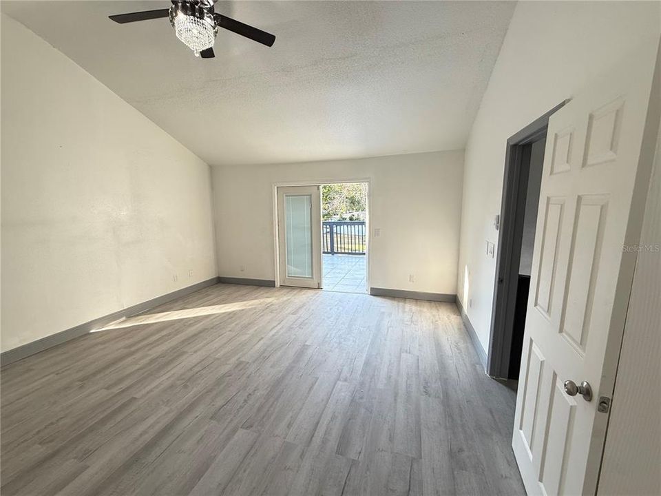 For Sale: $850,000 (3 beds, 3 baths, 1877 Square Feet)