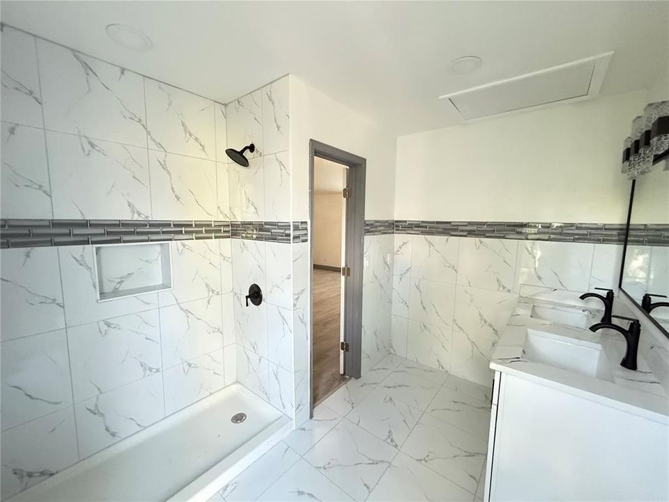 For Sale: $850,000 (3 beds, 3 baths, 1877 Square Feet)