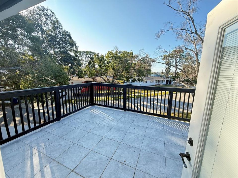 For Sale: $850,000 (3 beds, 3 baths, 1877 Square Feet)