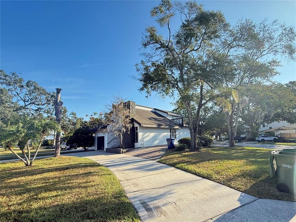 For Sale: $850,000 (3 beds, 3 baths, 1877 Square Feet)