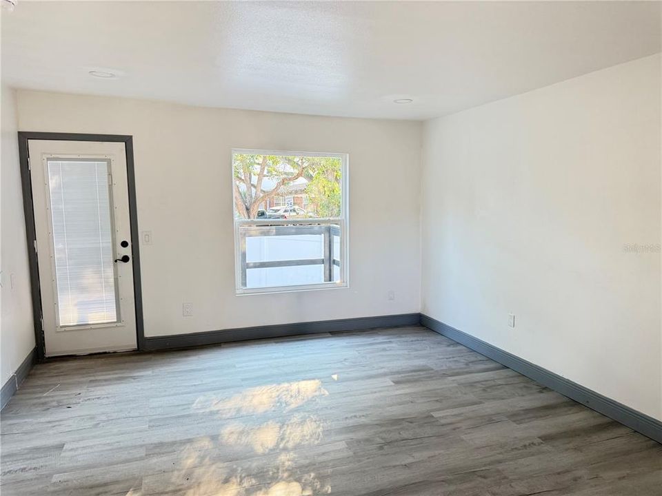 For Sale: $850,000 (3 beds, 3 baths, 1877 Square Feet)