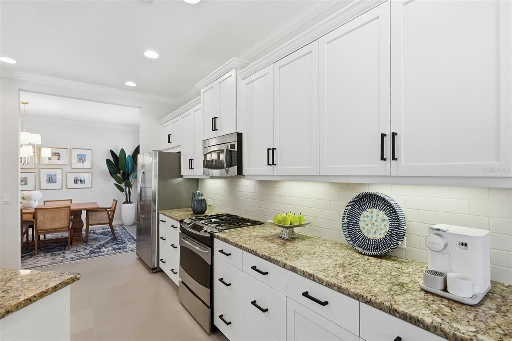 Под контрактом: $789,000 (3 спален, 2 ванн, 2112 Квадратных фут)