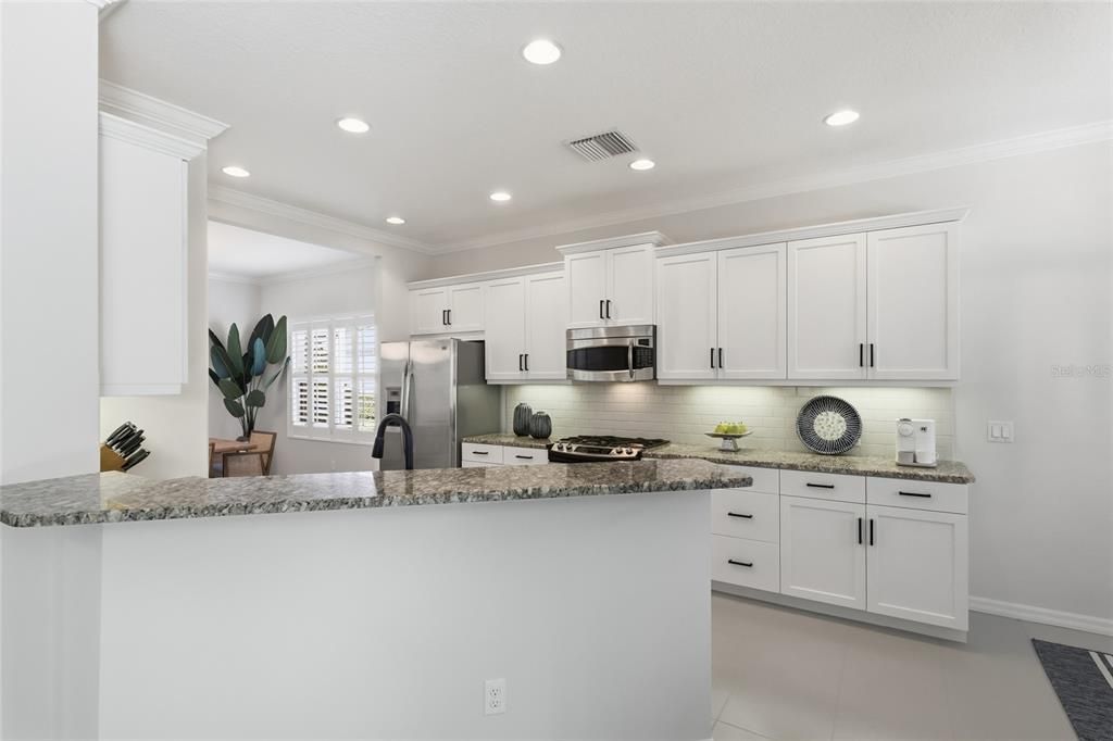 Под контрактом: $789,000 (3 спален, 2 ванн, 2112 Квадратных фут)