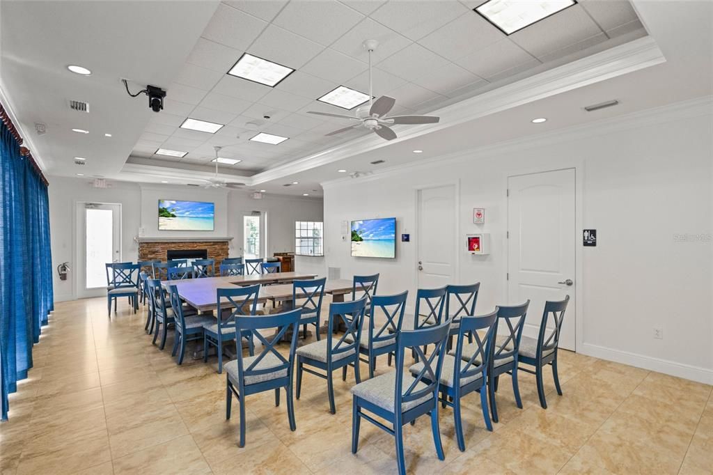 Под контрактом: $789,000 (3 спален, 2 ванн, 2112 Квадратных фут)