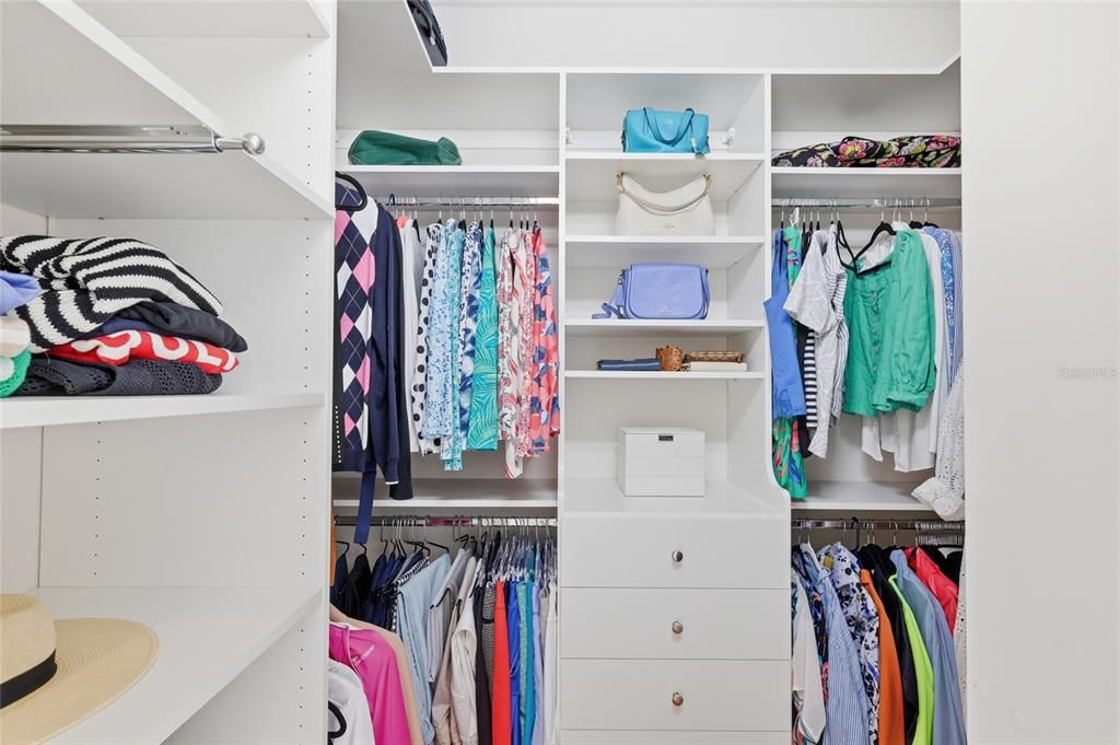 Под контрактом: $789,000 (3 спален, 2 ванн, 2112 Квадратных фут)