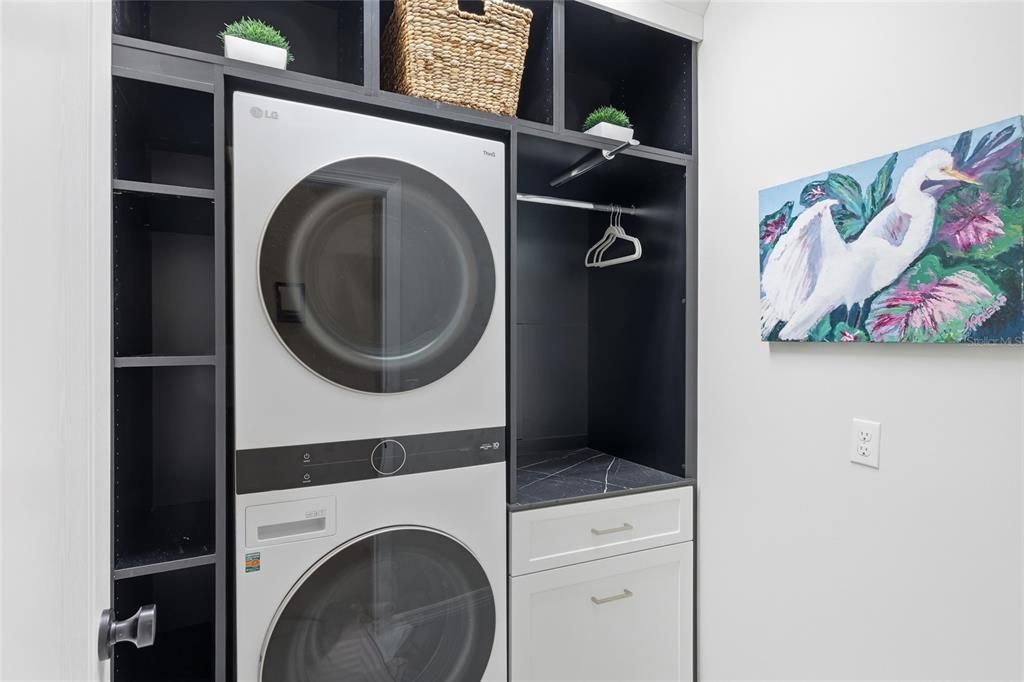 Под контрактом: $789,000 (3 спален, 2 ванн, 2112 Квадратных фут)