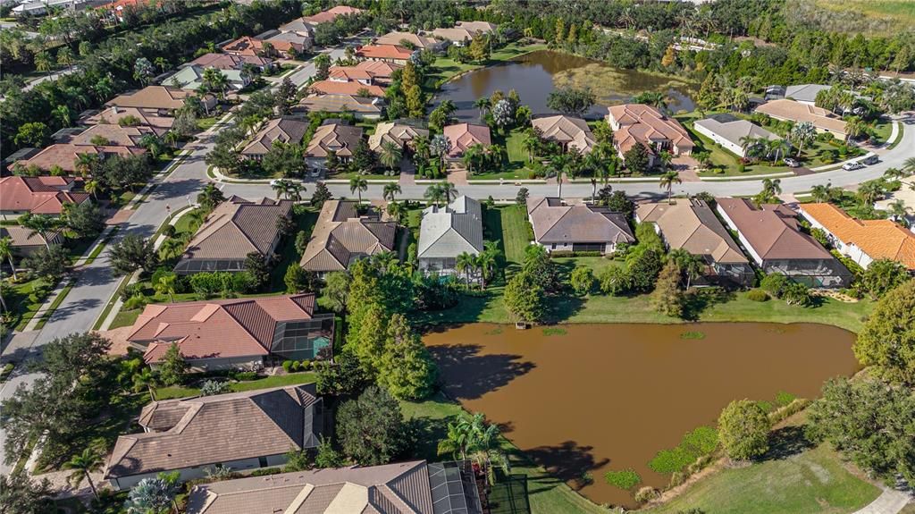 Под контрактом: $789,000 (3 спален, 2 ванн, 2112 Квадратных фут)