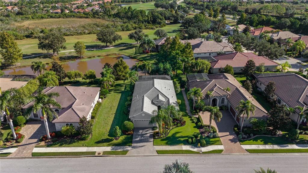 Под контрактом: $789,000 (3 спален, 2 ванн, 2112 Квадратных фут)