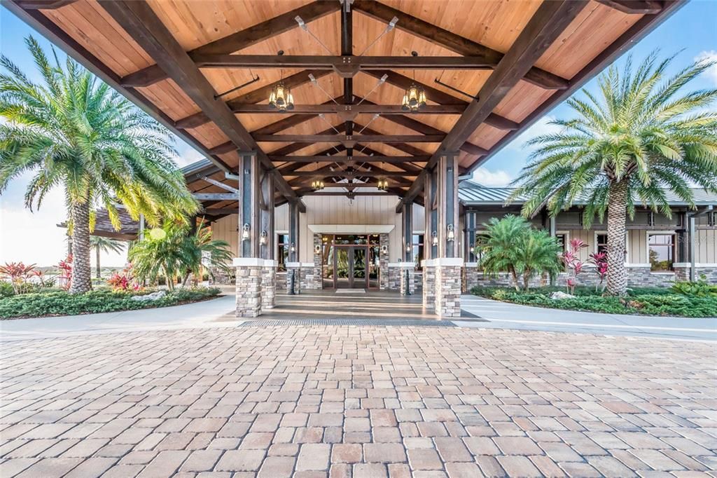 Под контрактом: $789,000 (3 спален, 2 ванн, 2112 Квадратных фут)