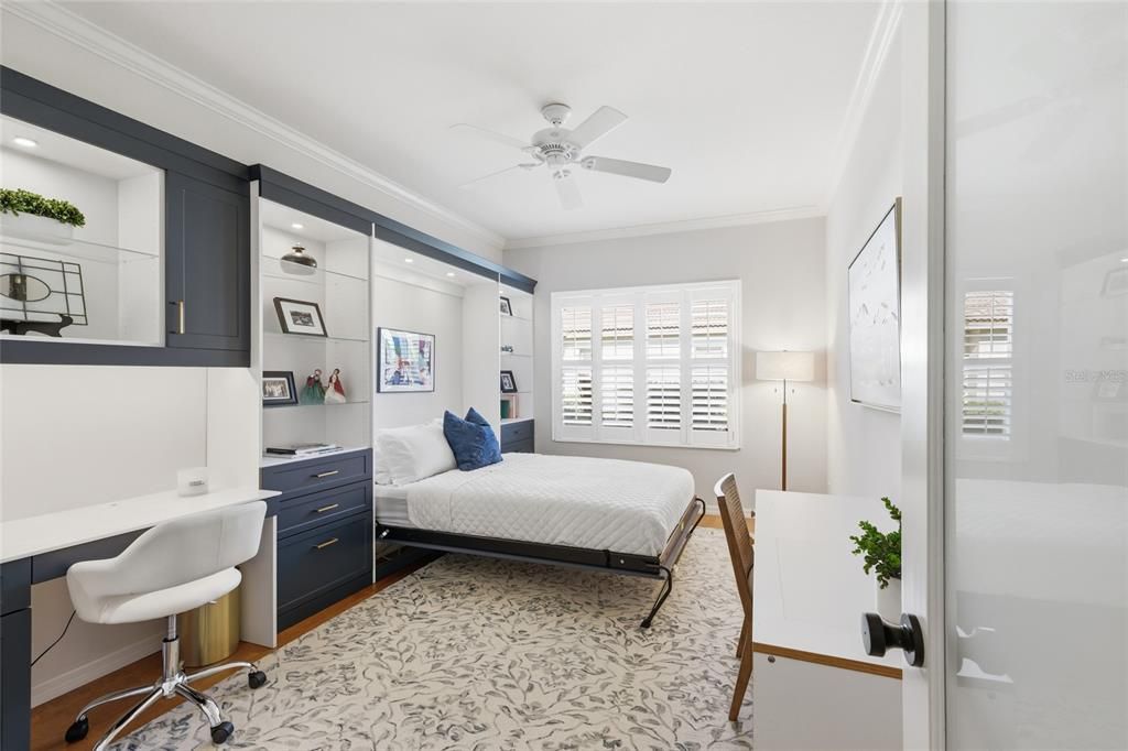 Под контрактом: $789,000 (3 спален, 2 ванн, 2112 Квадратных фут)