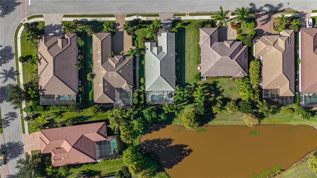 Под контрактом: $789,000 (3 спален, 2 ванн, 2112 Квадратных фут)