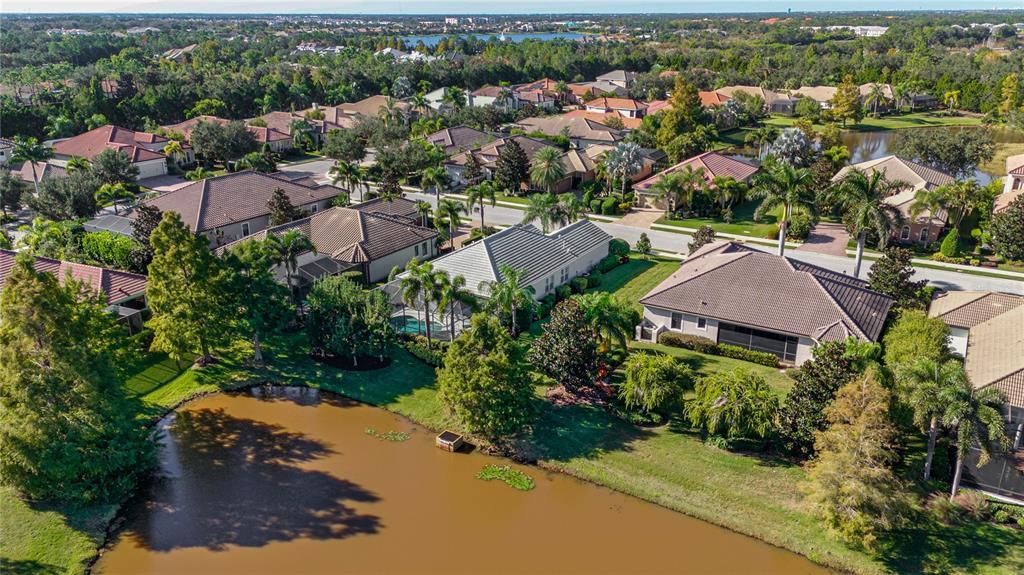 Под контрактом: $789,000 (3 спален, 2 ванн, 2112 Квадратных фут)