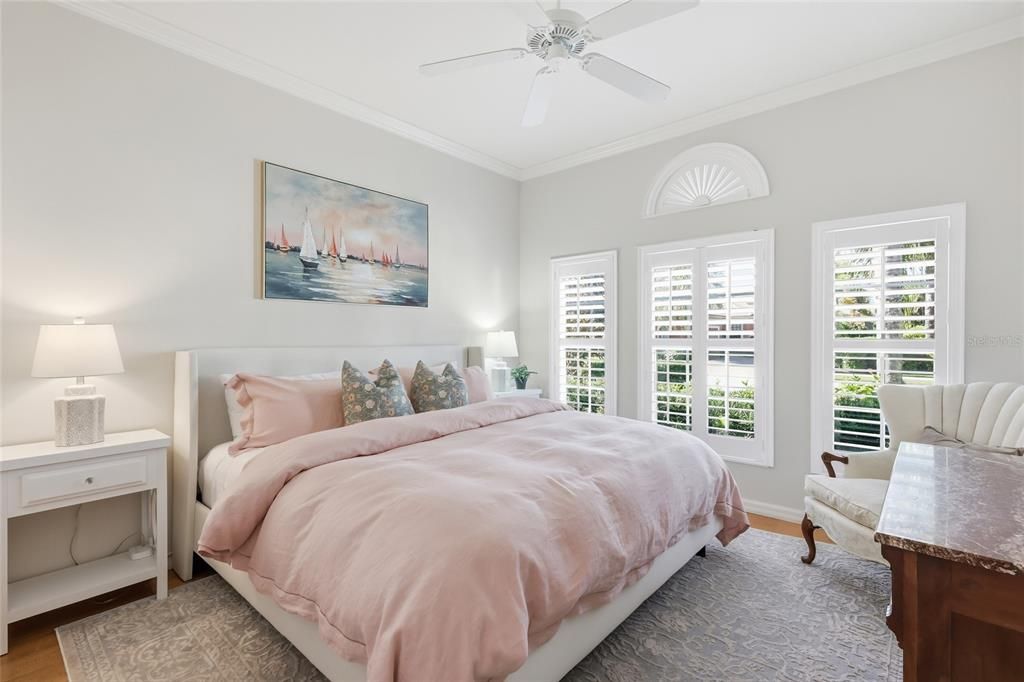 Под контрактом: $789,000 (3 спален, 2 ванн, 2112 Квадратных фут)