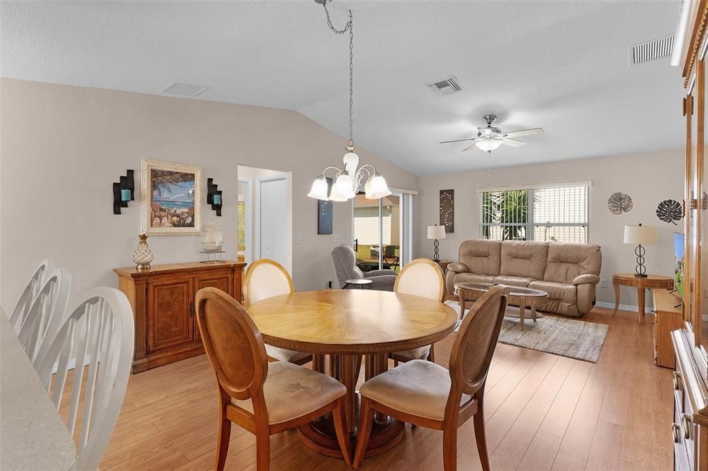 En Venta: $324,000 (2 camas, 2 baños, 1100 Pies cuadrados)