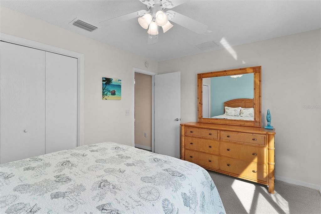 En Venta: $324,000 (2 camas, 2 baños, 1100 Pies cuadrados)