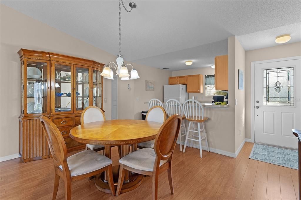 En Venta: $324,000 (2 camas, 2 baños, 1100 Pies cuadrados)