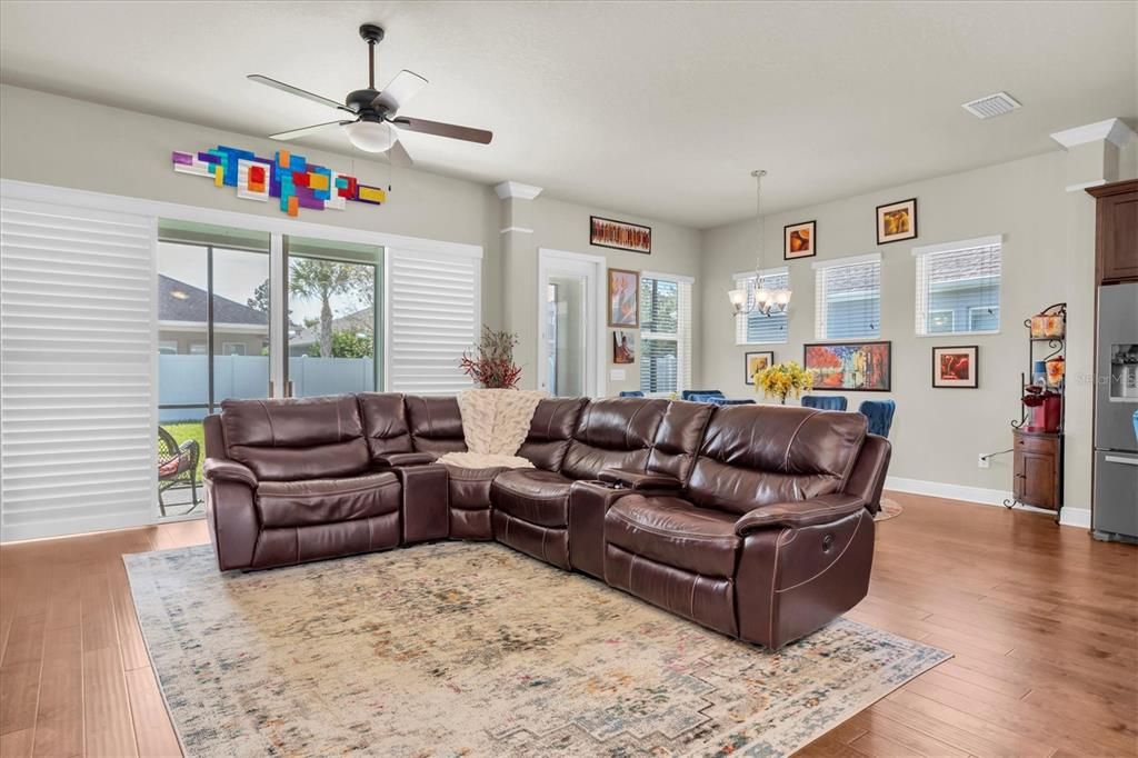 Activo con contrato: $499,000 (3 camas, 2 baños, 1901 Pies cuadrados)